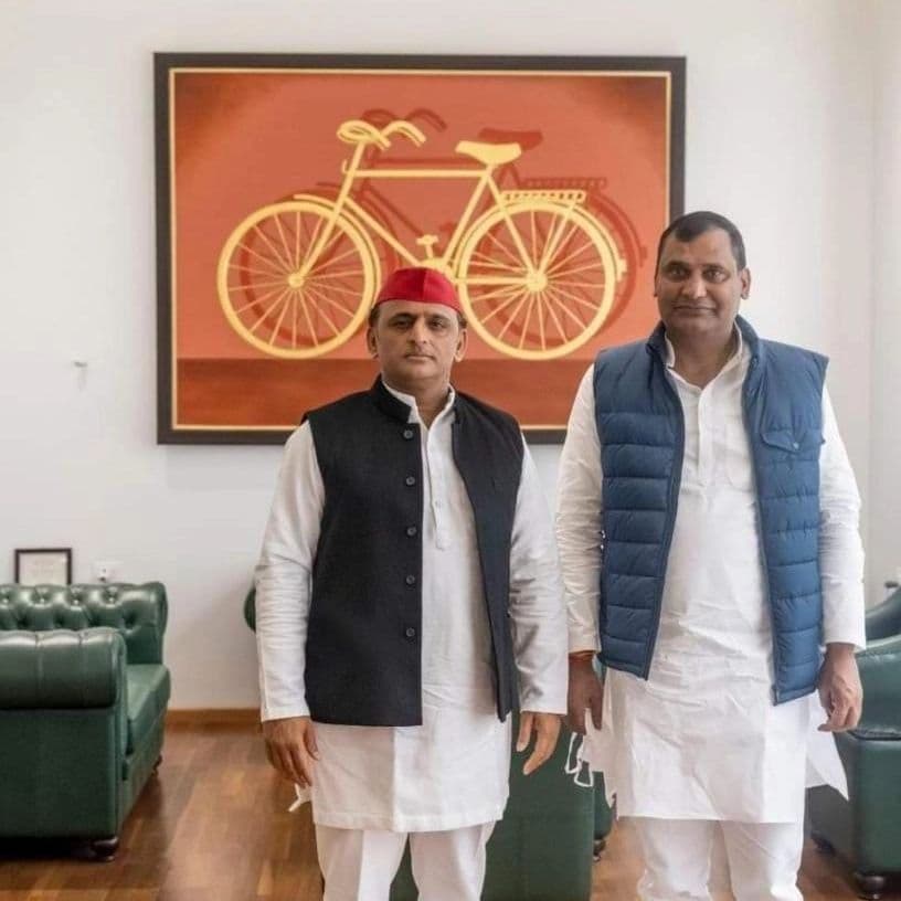 UP Chunav 2022: विधानसभा चुनाव से पहले BJP को तगड़ा झटका, विधायक आरके शर्मा SP में शामिल