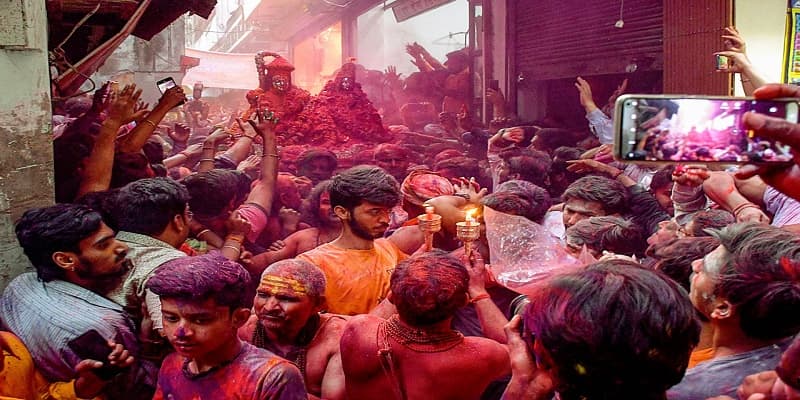 माता गौरा संग बाबा विश्वनाथ ने खेली होली, पूरा बनारस बना इस अद्भुत पल का गवाह