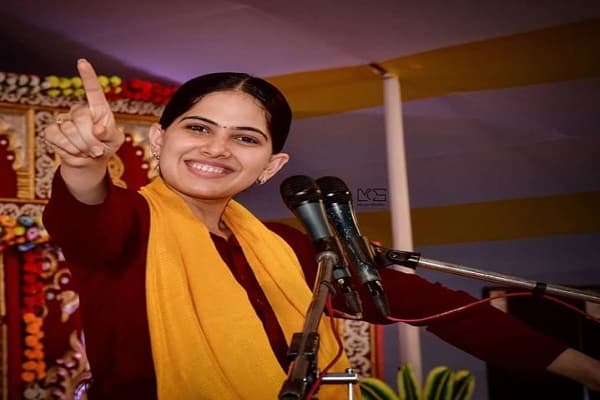 Jaya Kishori Bhajan : जया किशोरी  के "  कान्हा की दीवानी बन जाउंगी ..." भजन पर झूमे श्रोता. देखिए कैसे नाचने पर हो गए मजबूर