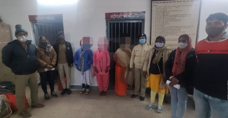 Human Trafficking : नौकरी का झांसा देकर नाबालिग व महिला को दिल्ली ले जा रही मानव तस्कर गिरफ्तार