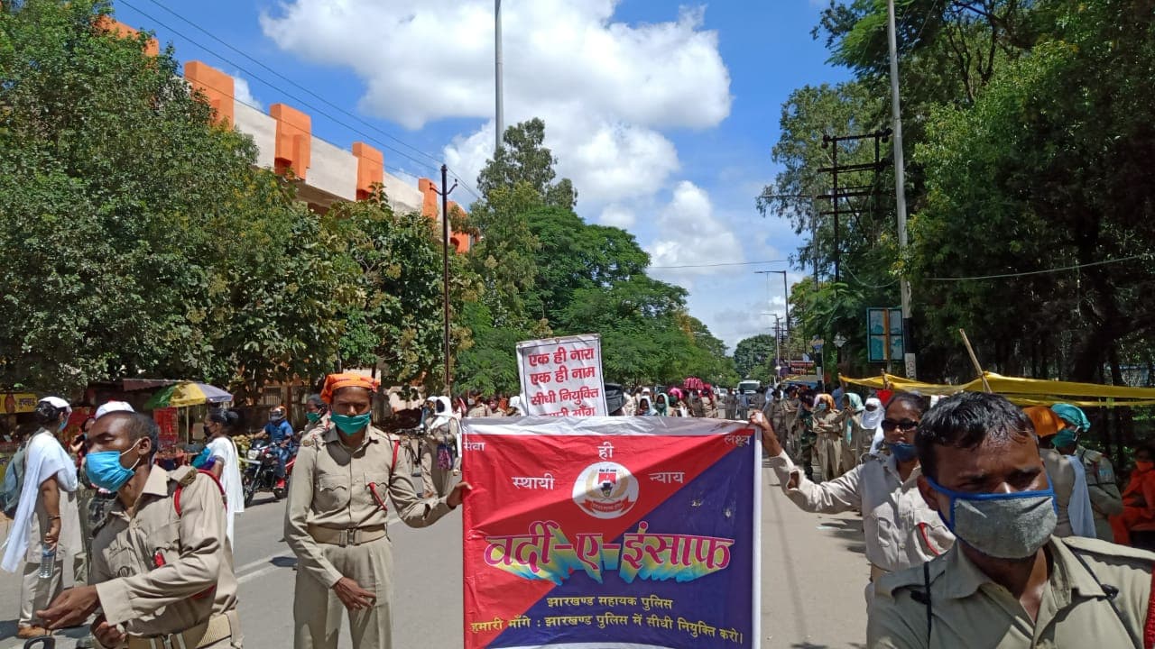 Jharkhand News :  मुख्यमंत्री आवास का घेराव करने निकले झारखंड के सहायक पुलिसकर्मी वापस लौटे, जानिए क्या हैं इनकी मांगें ?