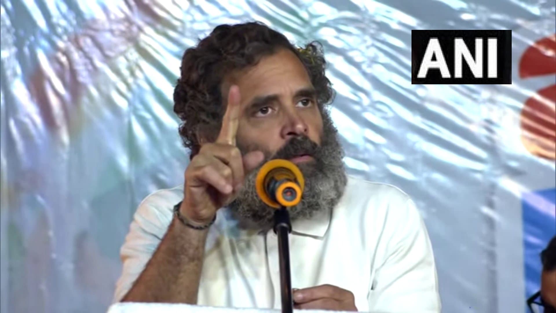 21वीं सदी में भी कौरव हैं.. जो पहनते हैं खाकी हाफपैंट, राहुल गांधी का एक और विवादित बयान