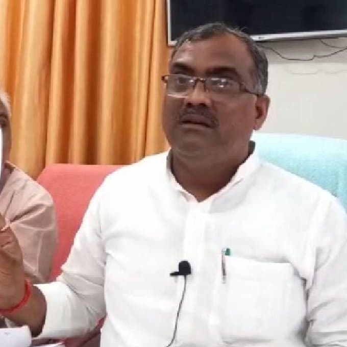 UP: योगी के मंत्री का अखिलेश पर पलटवार, बोले- सपा का विलय करें तो केंद्रीय मंत्री बनाने पर होगा विचार