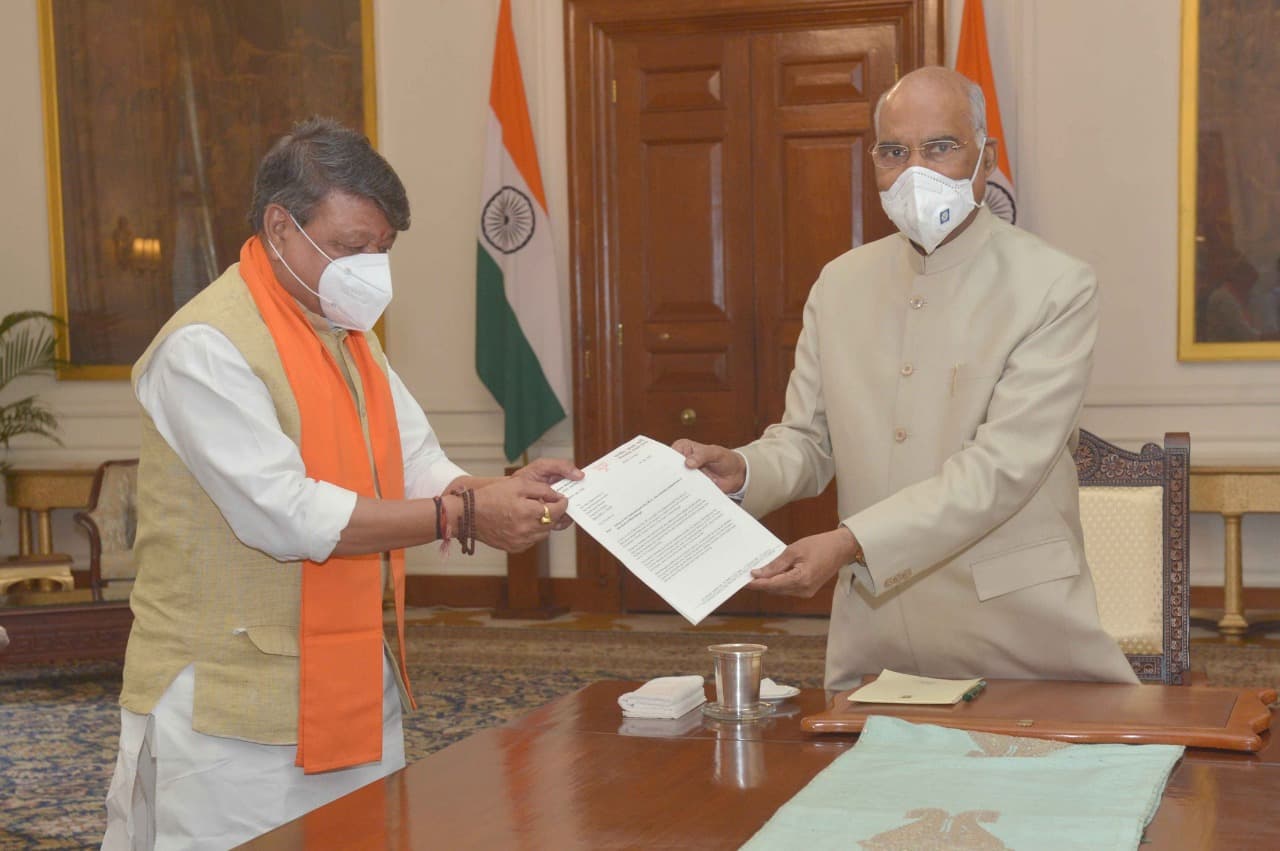 राष्ट्रपति से नयी दिल्ली में मिला भाजपा प्रतिनिधिमंडल, बंगाल के भाजपा विधायक की संदिग्ध मौत की सीबीआई जांच की मांग