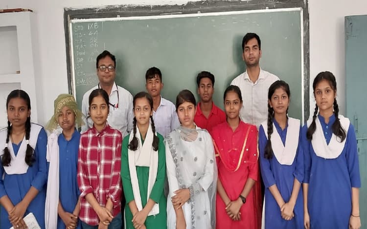 गुरुदेव रवींद्रनाथ टैगोर की जयंती पर भाषण व रवींद्र संगीत गायन प्रतियोगिता, विजेता हुए पुरस्कृत