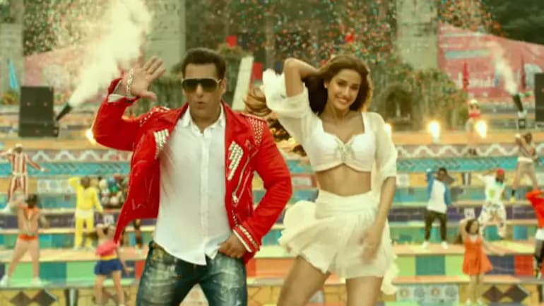 कुछ इस तरह शूट हुआ था 'राधे' का Zoom Zoom सॉन्ग, सामने आया BTS वीडियो, गिरने वाली थी दिशा तभी...