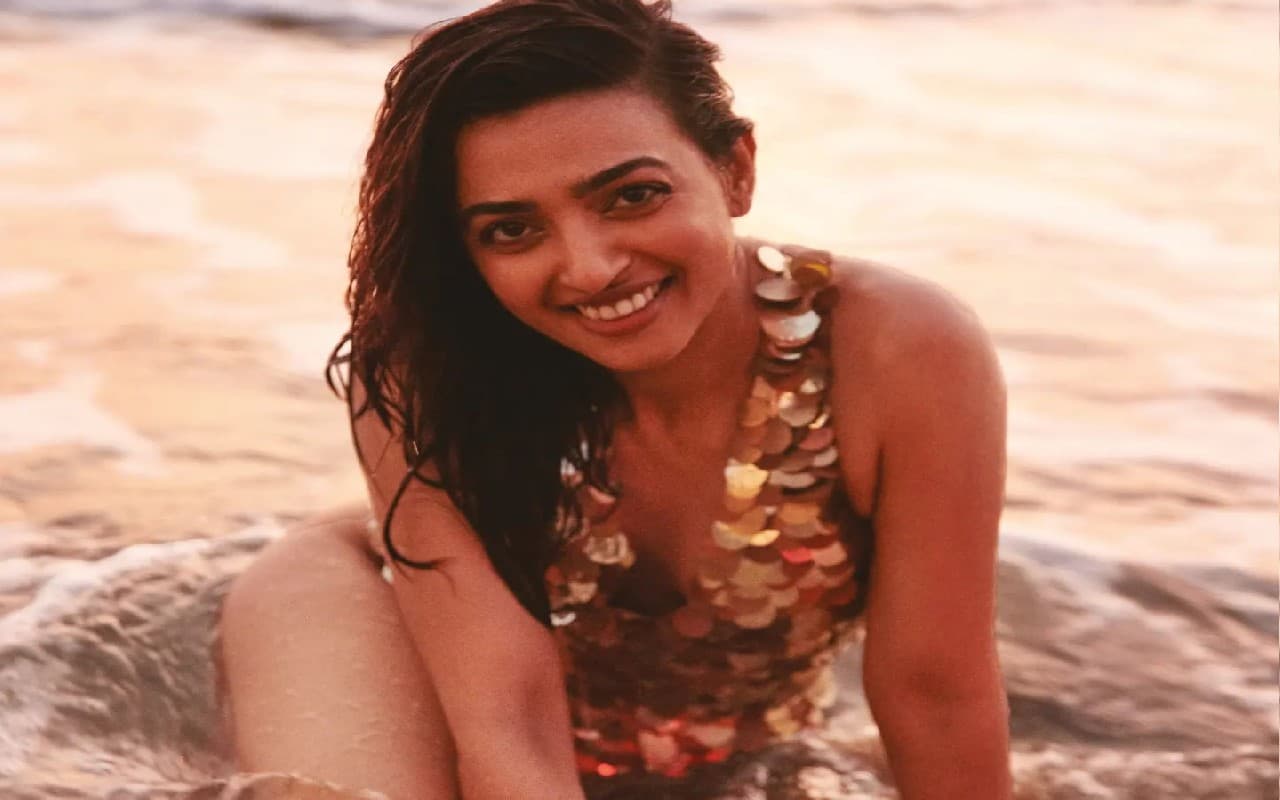 Radhika Apte: राधिका आप्टे ने बिकिनी लुक से लगाई आग, कातिल अदाएं देख फैंस हुए फिदा