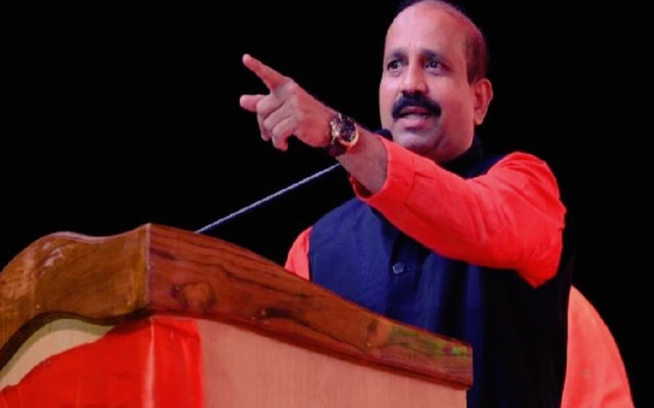 Karnataka: टिकट नहीं मिलने पर बीजेपी विधायक के आंखों में आये आंसू, कहा- पार्टी की करतूतों से हुआ आहत