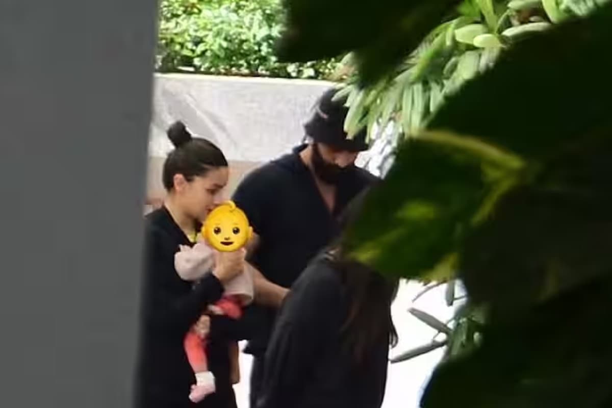 रणबीर कपूर-आलिया भट्ट ने Raha की दिखाई पहली झलक, पिंक ड्रेस में सुपर क्यूट दिखी बेबी, PHOTOS