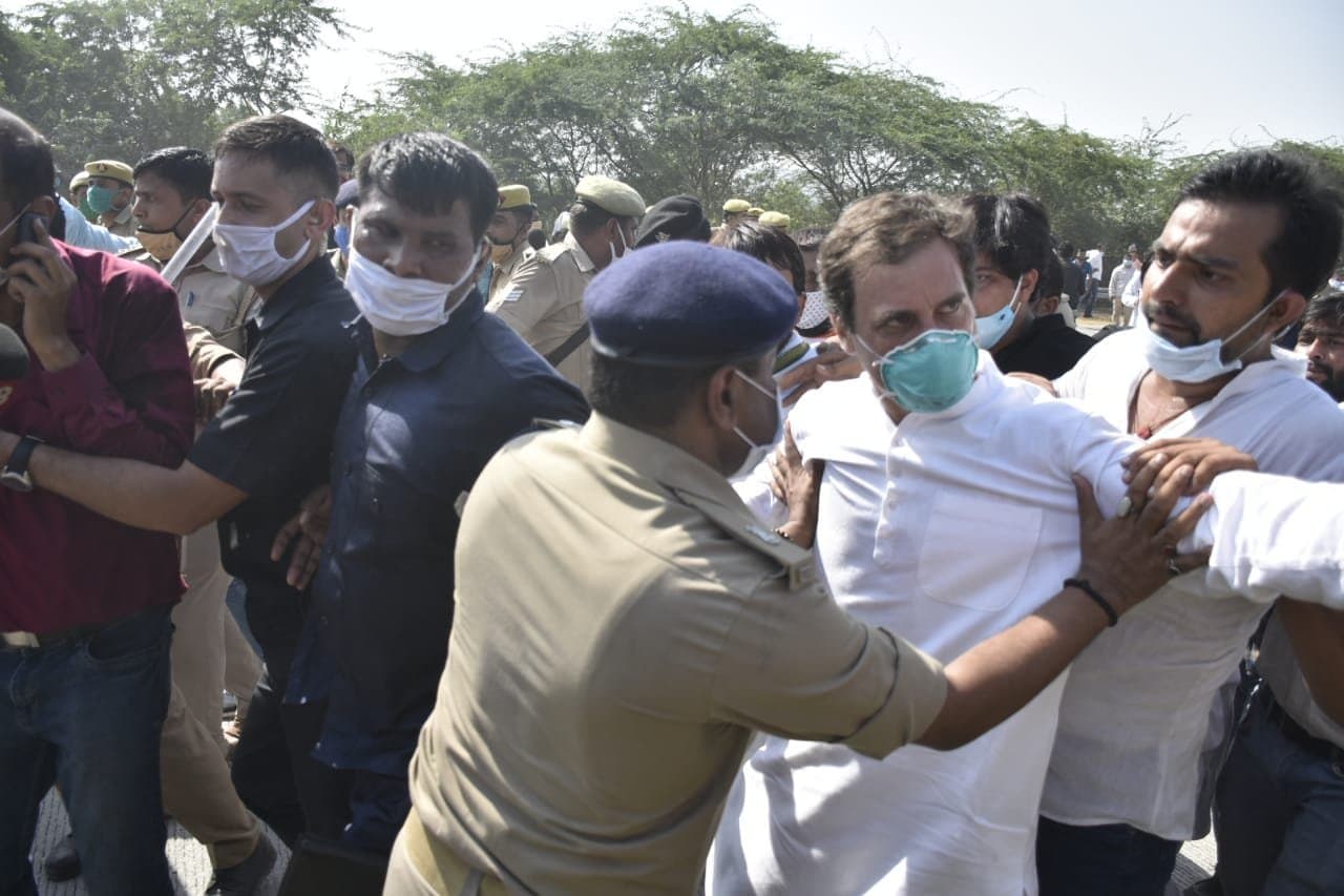 Hathras case : राहुल गांधी ने कहा- मुझे पुलिस ने धकेल कर गिराया, डंडे बरसाए, क्या इस देश में सिर्फ मोदी जी और RSS वाले ही पैदल चल सकते हैं?