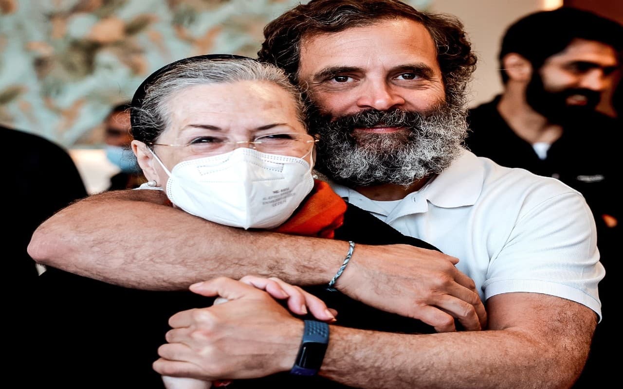 कांग्रेस स्थापना दिवस पर राहुल गांधी का ये वीडियो हुआ वायरल, जानें क्यों सोनिया गांधी ने झटका उनका हाथ...