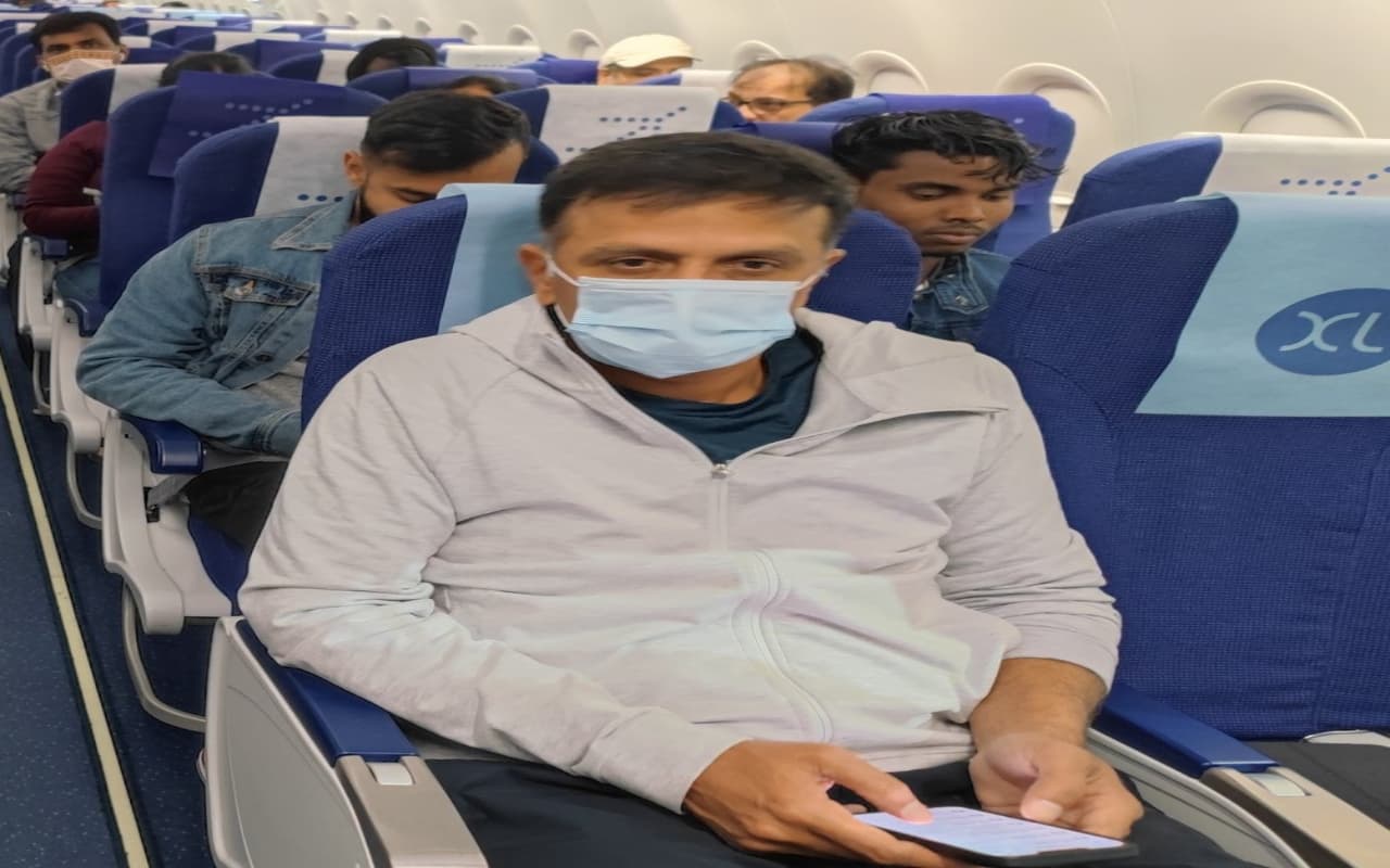 IND vs SL: टीम इंडिया को छोड़ बेंगलुरु लौटे कोच राहुल द्रविड़, जानिए क्या है मामला?