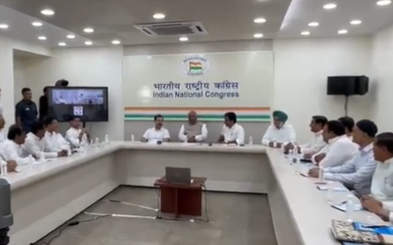 सचिन पायलट और अशोक गहलोत के बीच बन गयी बात! राहुल गांधी की बात पर लगे ठहाके, खरगे का ट्वीट- बदलेगा इतिहास