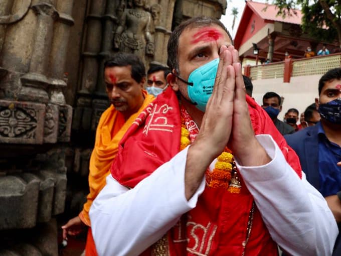 Assam Chunav : 'सिर पर लाल टीका, गले में गेंदा फूल की माला', कामाख्या देवी मंदिर में पूजा करने के बाद बोले राहुल गांधी- हम भाजपा वालों के जैसे नहीं...