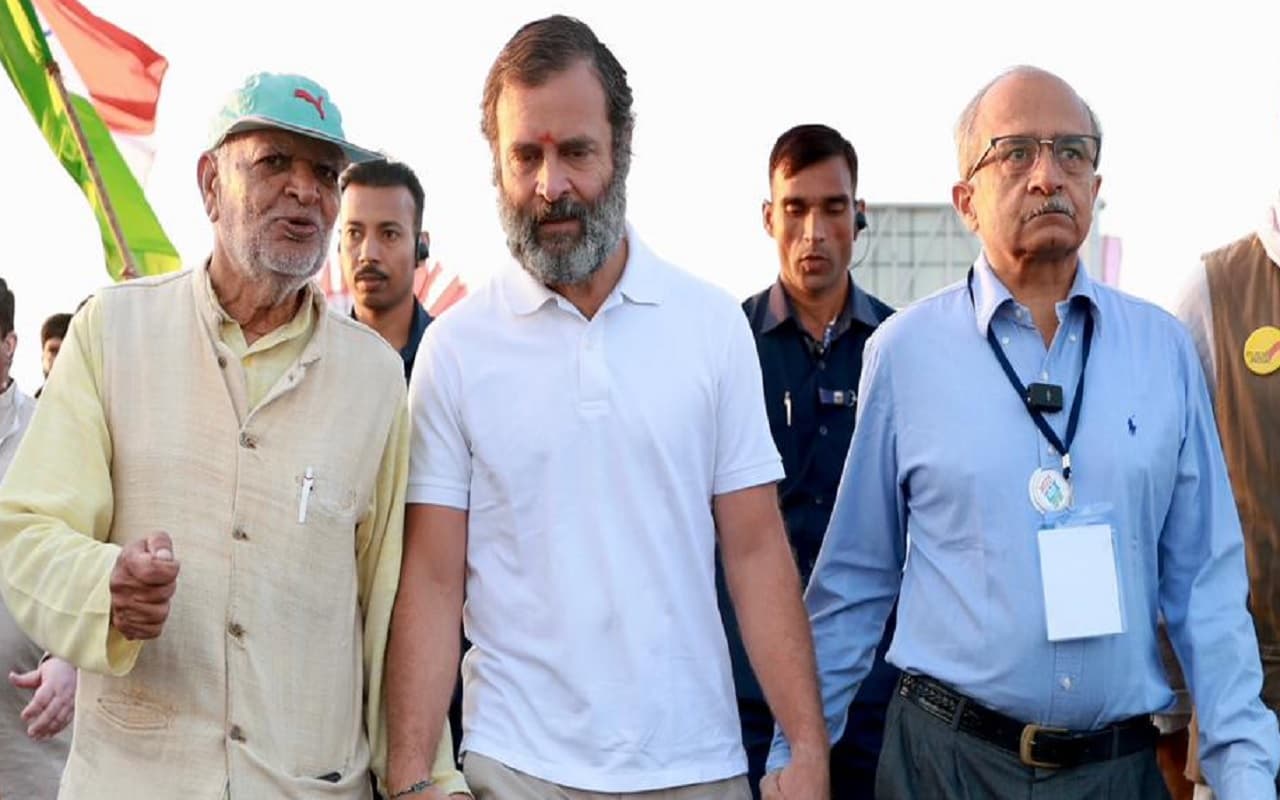 Bharat Jodo Yatra: राहुल गांधी की भारत जोड़ो यात्रा के 60 दिन पूरे, पूर्व आप नेता प्रशांत भूषण हुए शामिल
