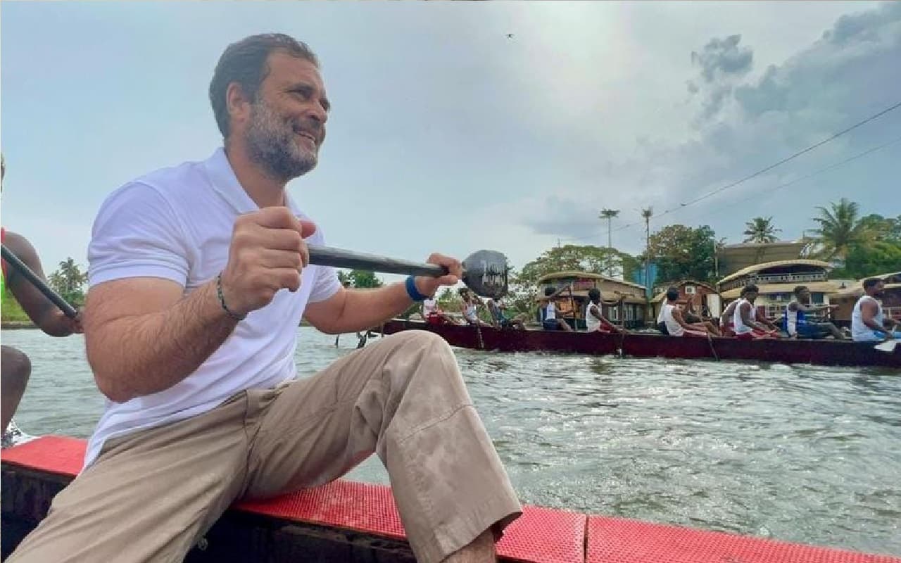 Congress President Election: राहुल गांधी बनेंगे कांग्रेस के नये अध्यक्ष ? FB पोस्ट में दिये संकेत