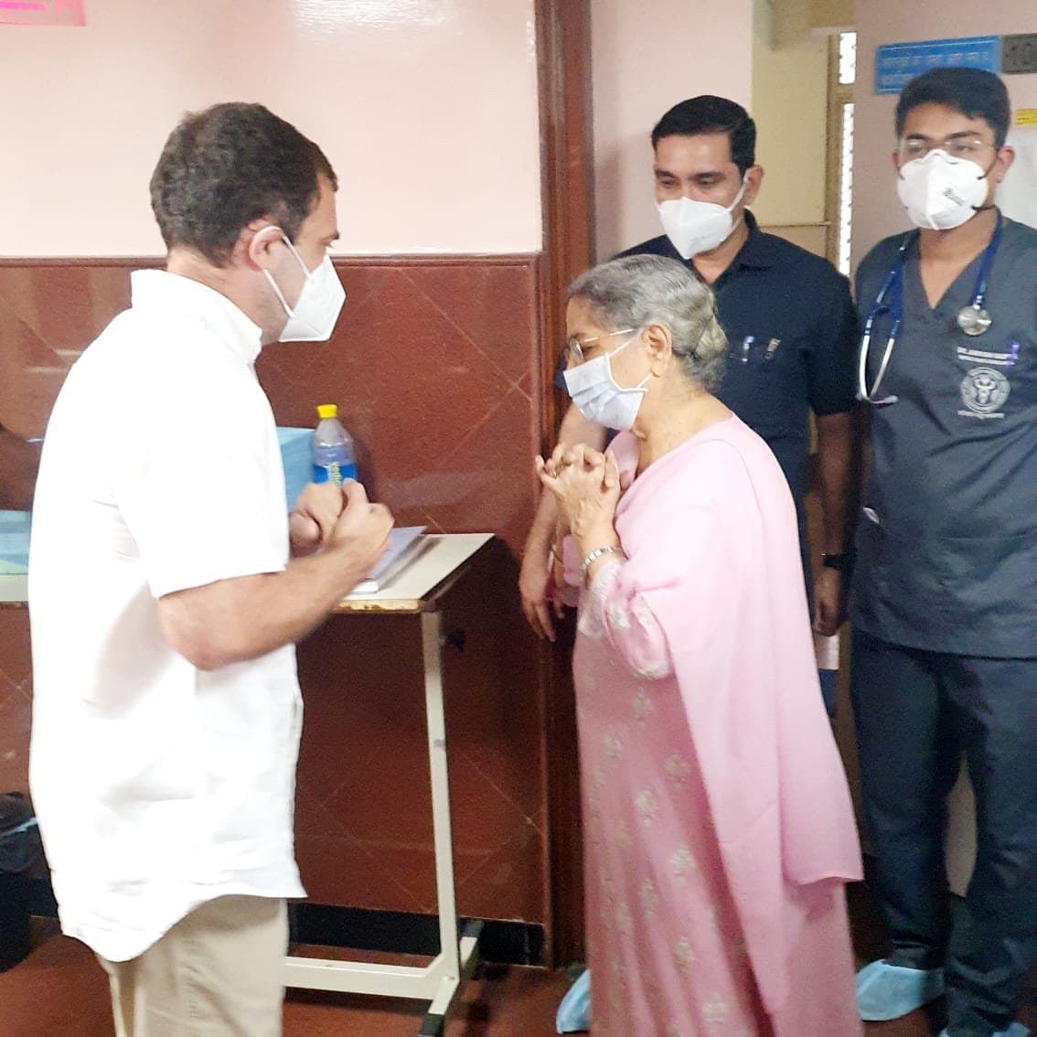 Manmohan Singh : एम्स पहुंचे कांग्रेस नेता राहुल गांधी, पूर्व प्रधानमंत्री मनमोहन सिंह की तबीयत का हाल जाना