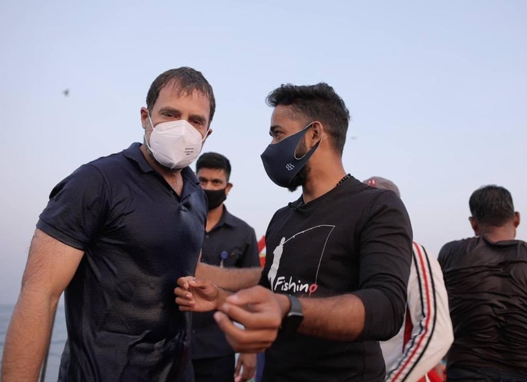 राहुल गांधी के ऐब्स और बाइसेप्स की तसवीरें हो रही हैं वायरल, कई नेता भी हुए मुरीद