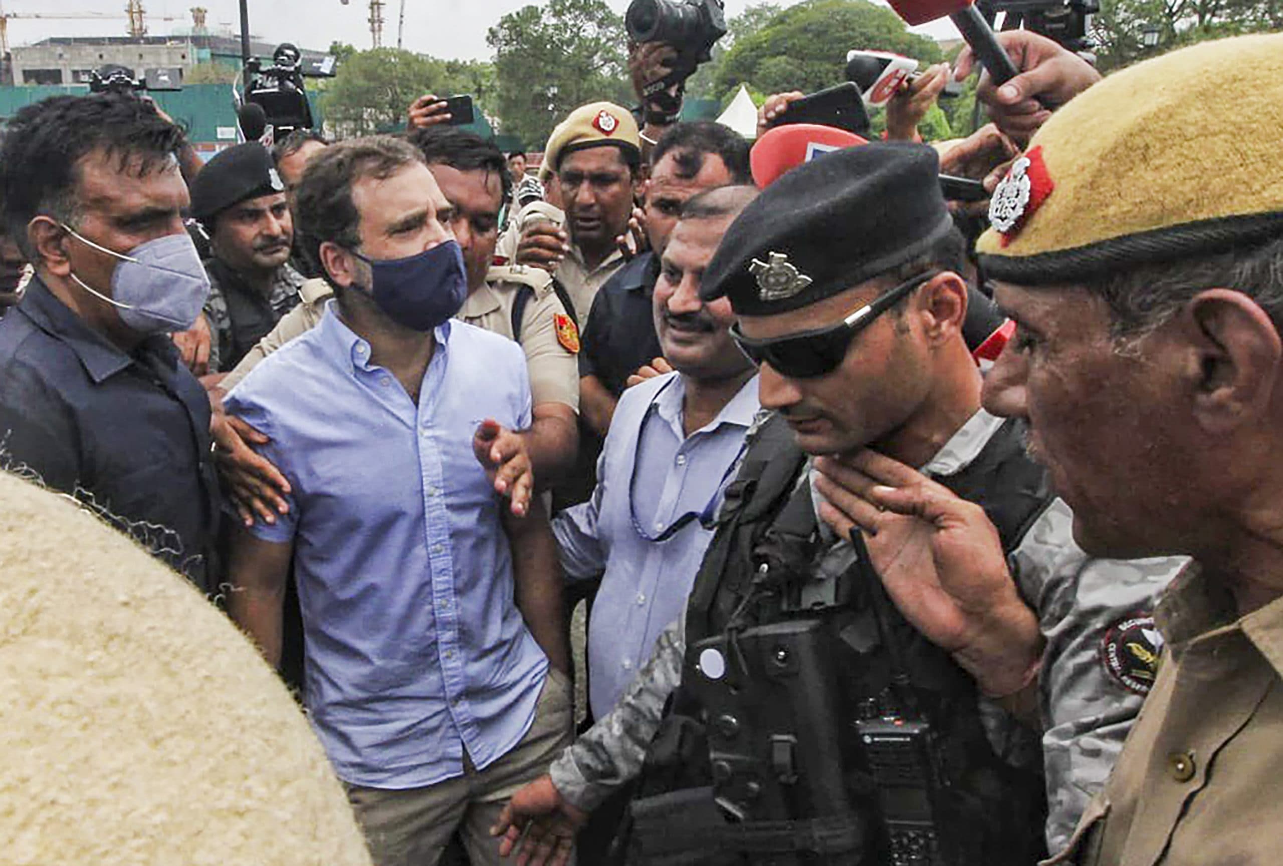 सोनिया गांधी से ED की पूछताछ, राहुल गांधी हिरासत में, कहा- भारत एक पुलिस राष्ट्र है, मोदी एक राजा