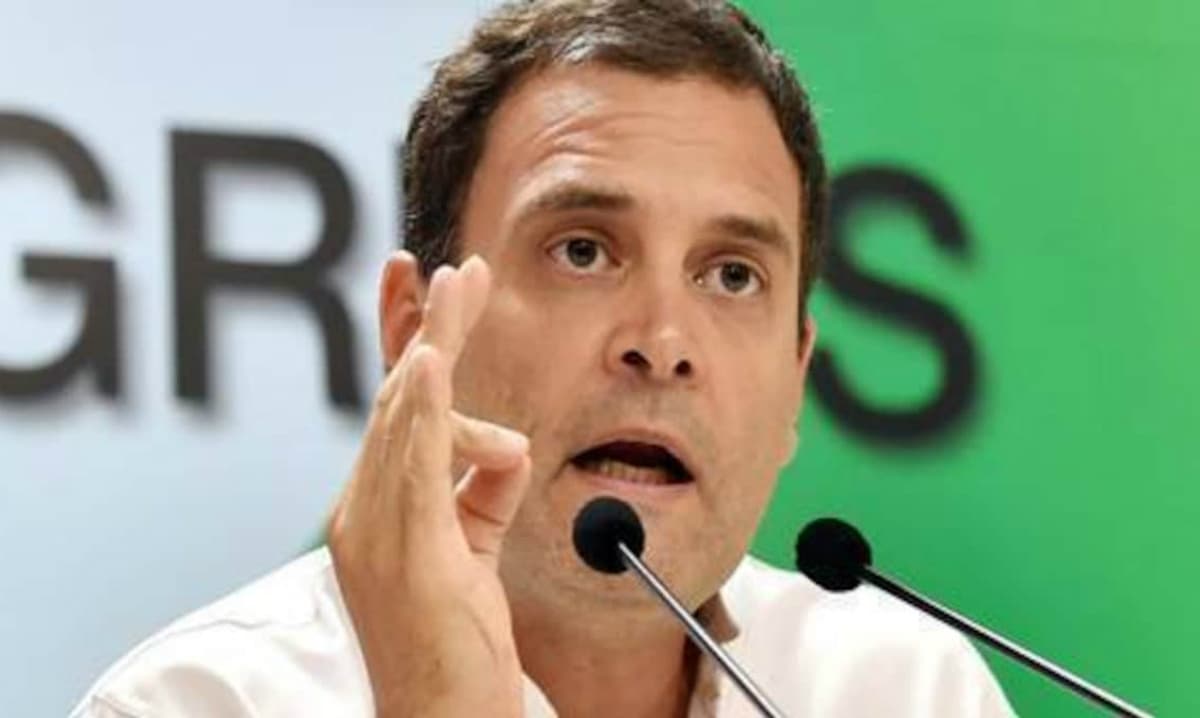 PM मोदी पर शायराना अंदाज में हमलावर हुए राहुल, पूछा- …ये बता कि काफिला क्यूं लुटा PM मोदी पर शायराना अंदाज में हमलावर हुए राहुल, पूछा- …ये बता कि काफिला क्यूं लुटा