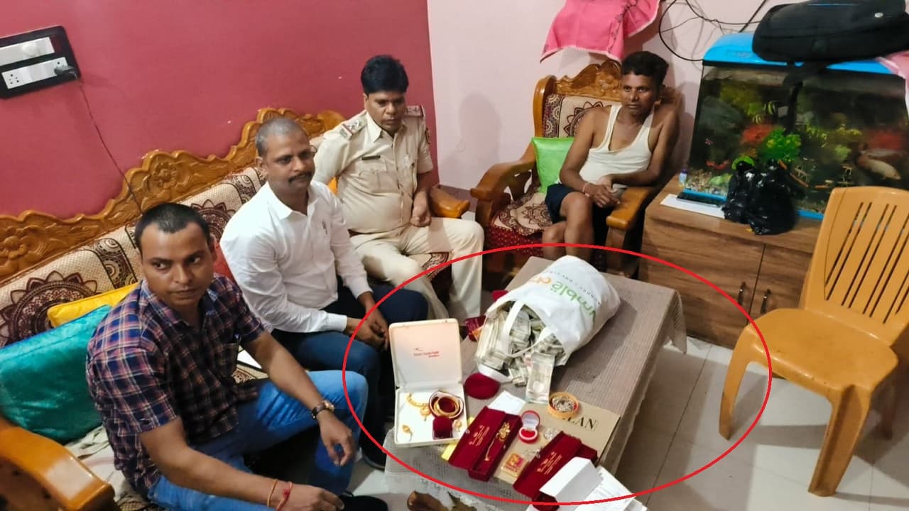 बिहार में रेड: 'लौटा दिजिए पैसा, बेटी को शादी में मिला था..' जब इंजीनियर की सास छापेमारी के दौरान रोने लगी...