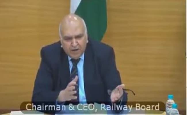 Corona Cases In India : लॉकडाउन के डर से प्रवासी मजदूरों का पलायन शुरू, ट्रेनों के संचालन पर जानिए रेलवे बोर्ड ने चेयरमैन ने क्या कहा