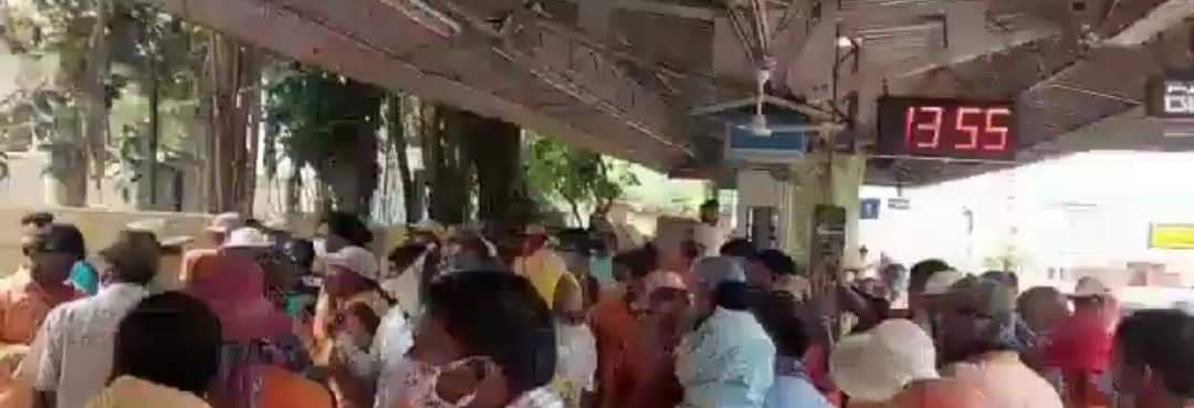Uttar Pradesh: ईयरफोन लगाकर ट्रैक पर टहल रहे थे तीन युवक, ट्रेन की चपेट में आने से हुई मौत