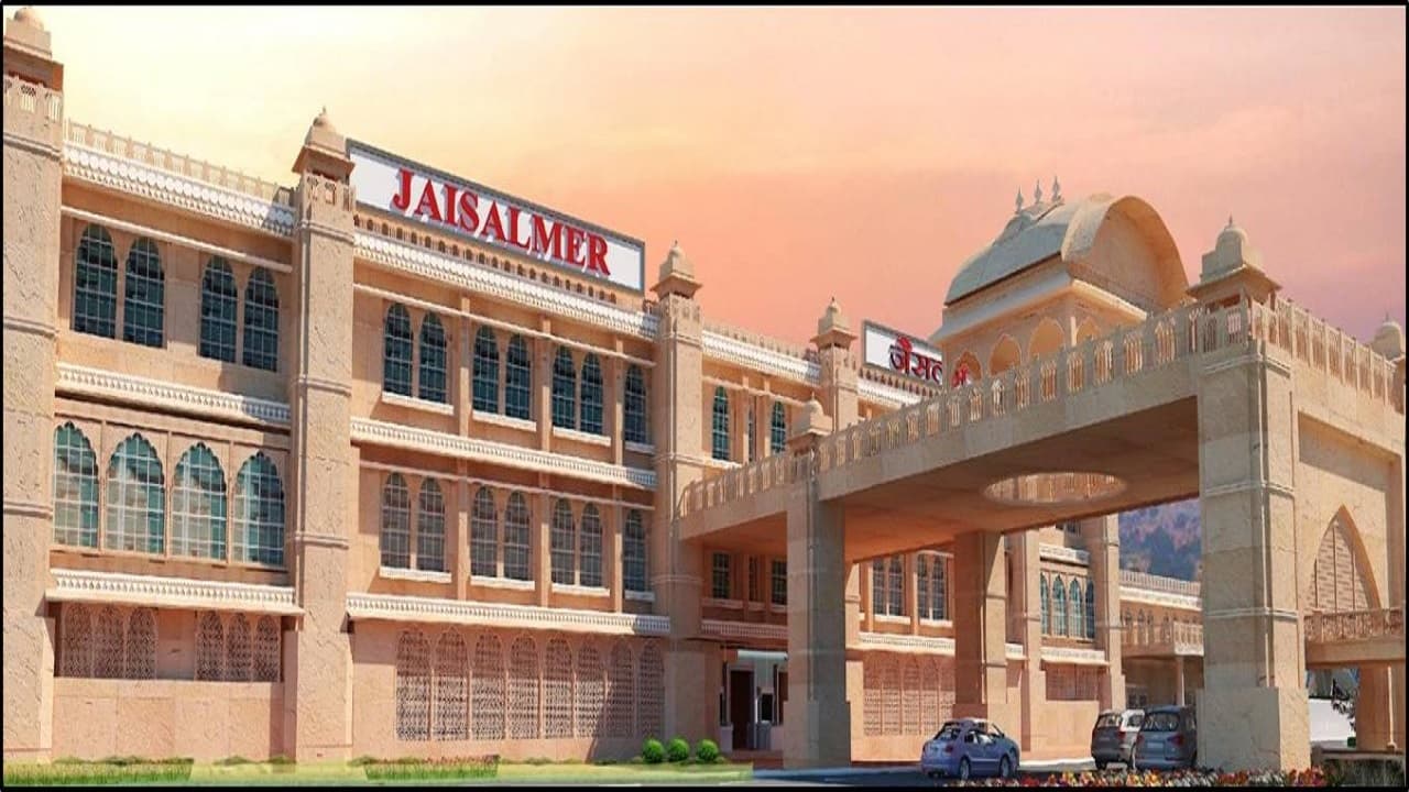 Indian Railways: एयरपोर्ट से भी सुंदर दिखाई देगा जैसलमेर रेलवे स्टेशन, तस्वीरों में देखें