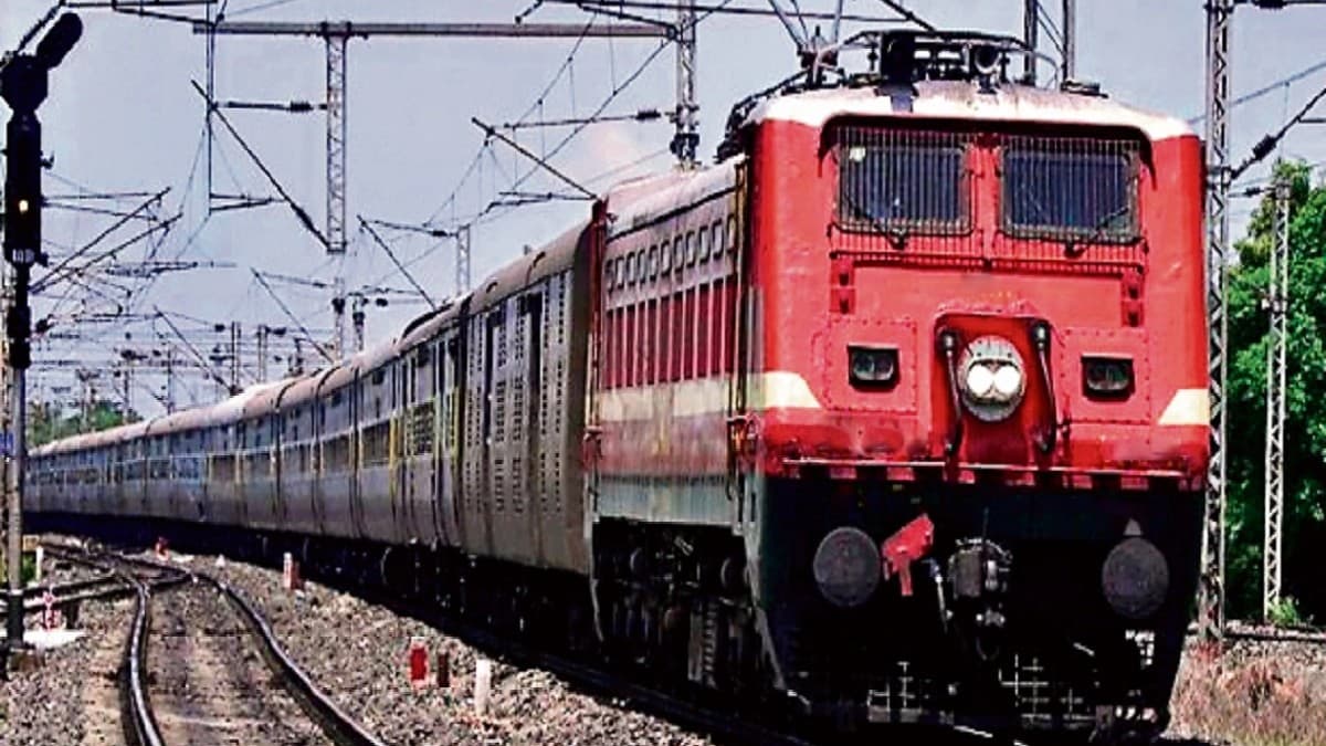 Train Cancelled: पंजाब में किसान आंदोलन का UP में असर, 24 से ज्यादा ट्रेनें प्रभावित, यात्री बेहाल, देखें सूची