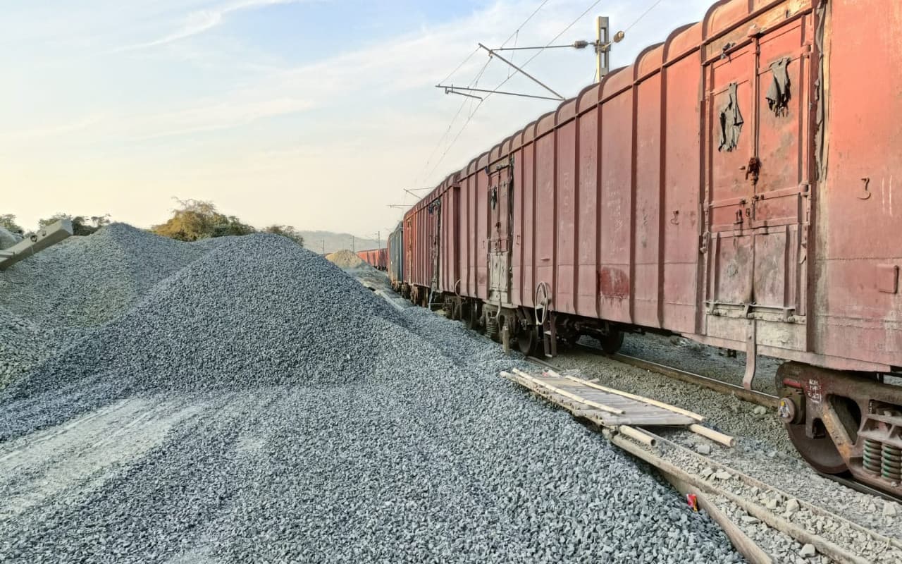 साहिबगंज के पत्थर व्यवसायी व मजदूरों को होली का तोहफा, 7 रैक प्वाइंट में फिर शुरू होगी स्टोन चिप्स की लोडिंग