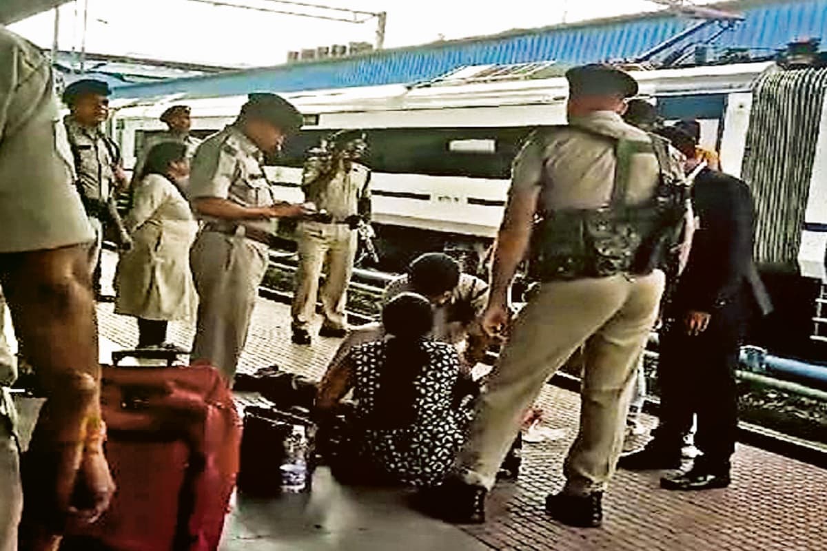 रांची रेलवे स्टेशन पर इलाज के अभाव में यात्री की मौत, चिकित्सक को 50 मीटर की दूरी तय करने में लगे 1 घंटे