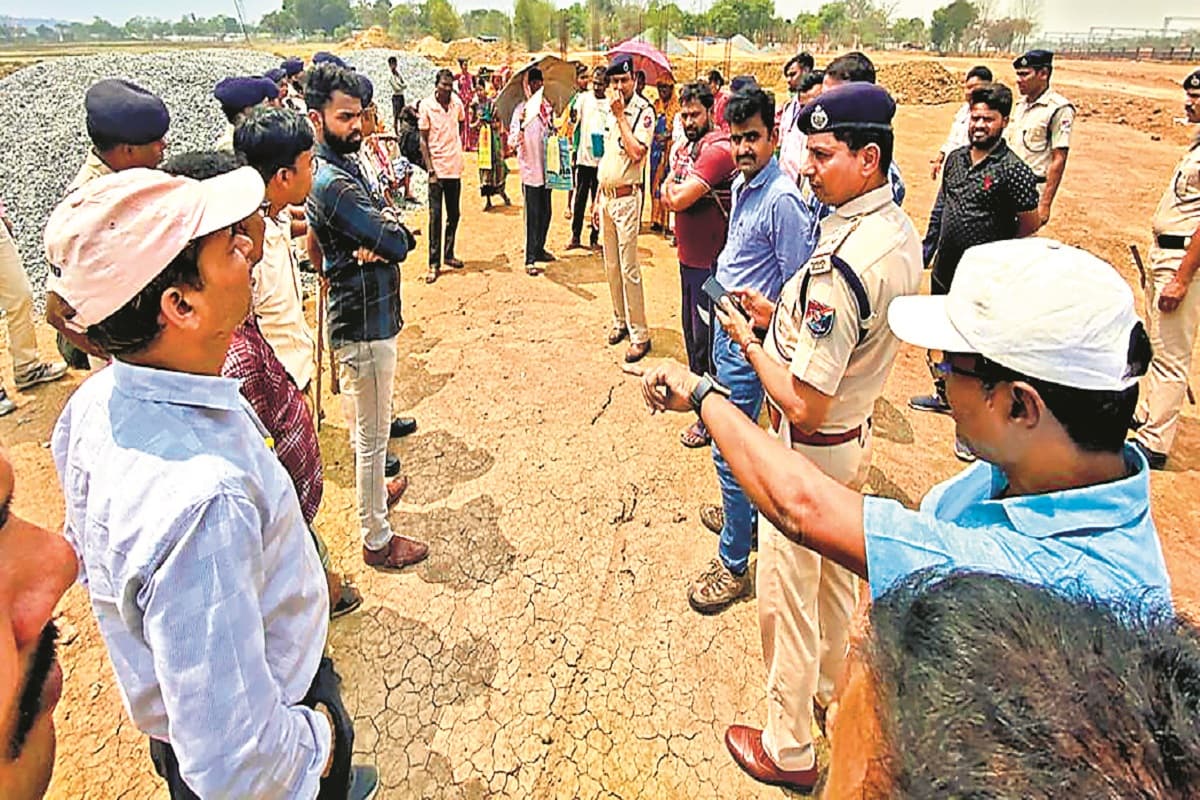 ओडिशा के बंडामुंडा में थर्ड लाइन का निर्माण कार्य शुरू, कई दिनों से लोग कर रहे थे विरोध, जानें पूरा मामला ओडिशा के बंडामुंडा में थर्ड लाइन का निर्माण कार्य शुरू, कई दिनों से लोग कर रहे थे विरोध, जानें पूरा मामला