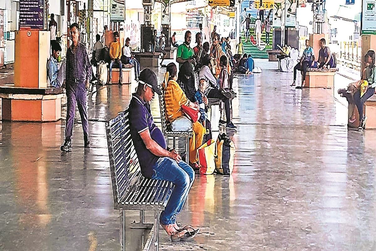 Railway News: अब बिहार के इन दो रेलवे स्टेशन पर नहीं रुकेगी स्वतंत्रता सेनानी एक्सप्रेस