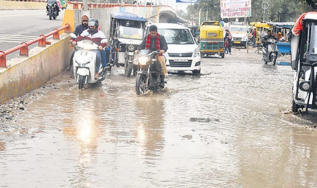 UP Weather Update: यूपी में अगले 5 दिन बारिश का अलर्ट, लखनऊ, कानपुर और बरेली में बदला मौसम का मिजाज