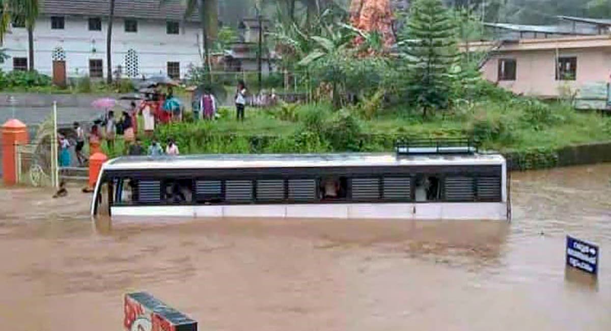 Today NewsWrap : पढ़ें रविवार सुबह की बड़ी खबरें, केरल में बाढ़ का कहर, 6 की मौत