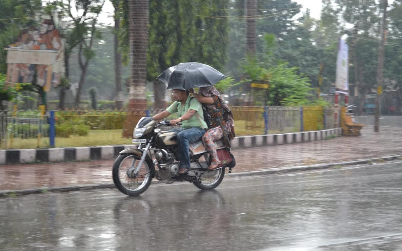 Weather Forecast: आगे बढ़ रहा मानसून, 13 जून तक बंगाल में भारी बारिश की संभावना, जानें अपने राज्य का हाल