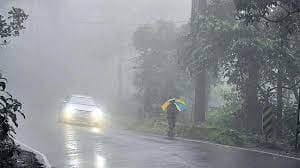 UP Weather Update: पश्चिमी यूपी-पूर्वांचल में बरसेंगे बादल, यहां बिजली गिरने के आसार, जानें अपने शहर का मौसम