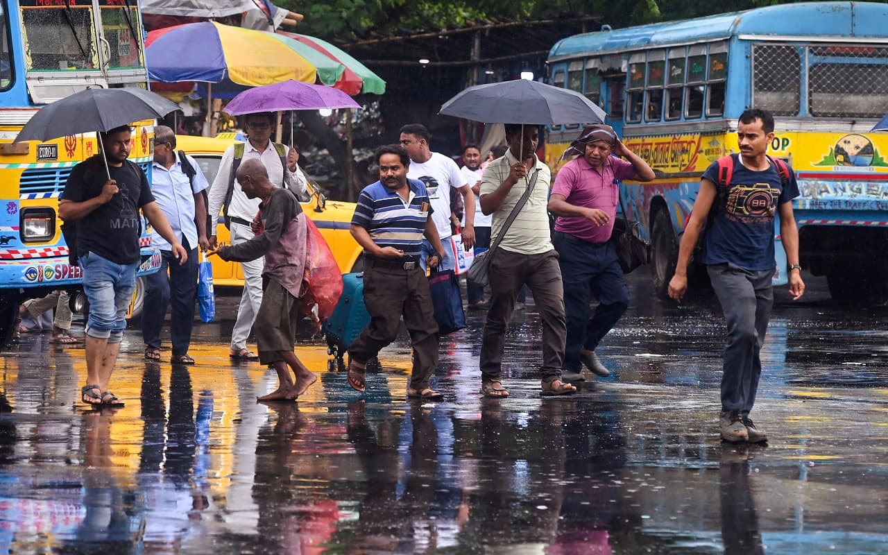 Weather Forecast: दिल्ली में बारिश की संभावना, जानें UP-बिहार सहित अन्य राज्यों के मौसम का हाल