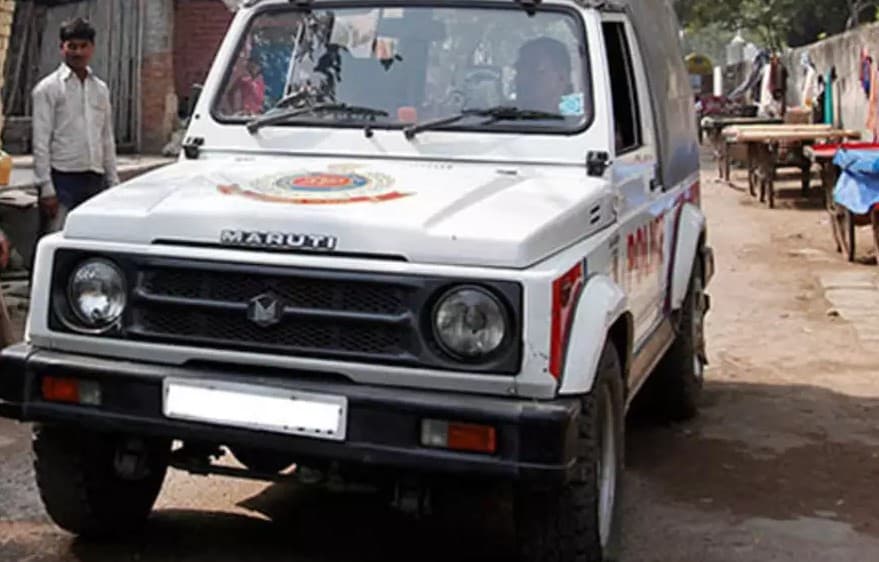 Jharkhand News : जेल भेजे जा रहे हत्या के दो अरोपी फिल्मी अंदाज में पुलिस की जीप लेकर फरार