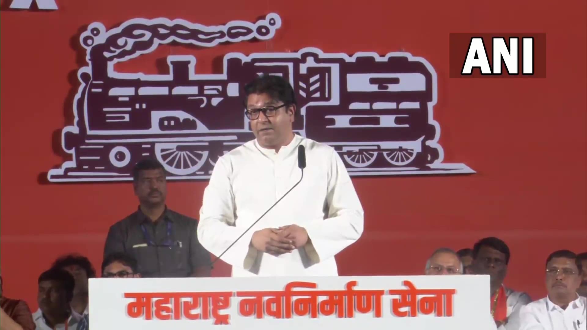 राज ठाकरे के खुला खत के बाद मस्जिदों के सामने हनुमान चालीसा का पाठ शुरू, मनसे नेताओं को पुलिस का नोटिस