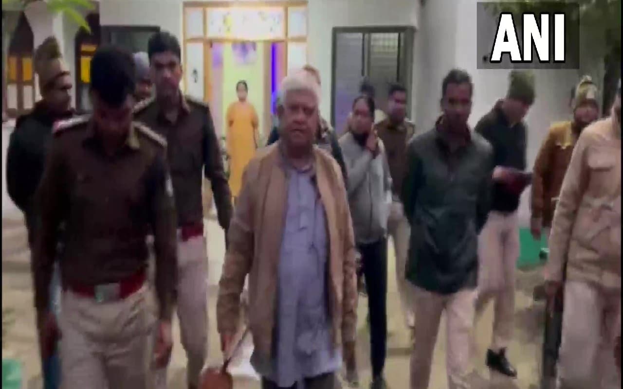 मध्यप्रदेश: कांग्रेस नेता राजा पटेरिया गिरफ्तार, संविधान बचाने के लिए PM मोदी की हत्या की कही थी बात