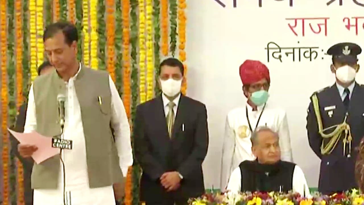 Rajasthan Cabinet Reshuffle: अशोक गहलोत की नयी कैबिनेट में कुल 15 मंत्री, 4 को राज्यमंत्री बनाया गया