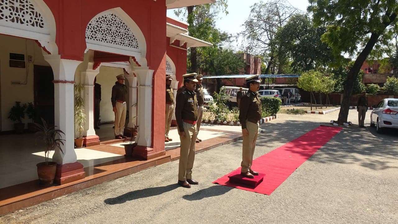अब राजस्थान में अपराधियों से सांठगांठ वाले पुलिसकर्मियों की खैर नहीं ! सूची बनाकर गाज गिराने की तैयारी में PHQ अब राजस्थान में अपराधियों से सांठगांठ वाले पुलिसकर्मियों की खैर नहीं ! सूची बनाकर गाज गिराने की तैयारी में PHQ