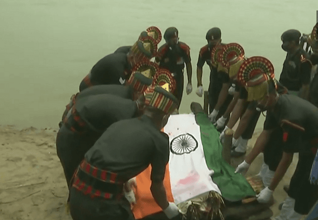 शहीद जवान सुनील कुमार का पार्थिव शरीर पहुंचा बिहटा, नम आंखों से दी गयी अंतिम विदाई