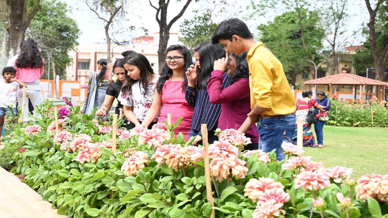 Raj Bhawan Garden: अब तक 1 लाख से अधिक लोगों ने किया राजभवन उद्यान का दीदार, इस दिन तक रहेगा खुला
