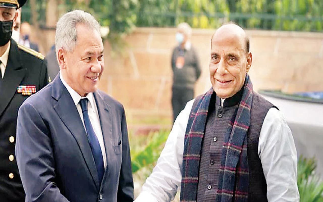 Russia-Ukraine War: परमाणु हथियारों का उपयोग करना मानवता के सिद्धांतों के खिलाफ: राजनाथ सिंह