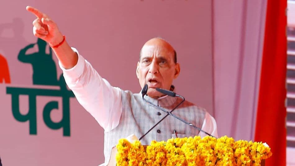 योगी के शासन में गुंडे-माफिया या तो बदमाशी छोड़ चुके हैं या धंधे को छोड़ने पर मजबूर होना पड़ा है- राजनाथ सिंह