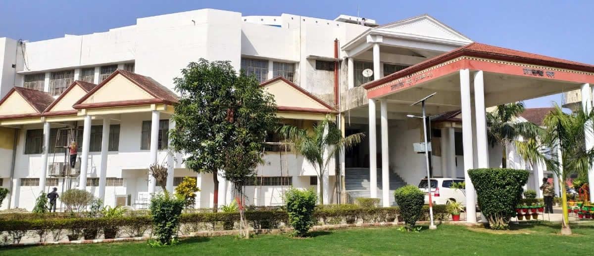 Prayagraj: राजर्षि टंडन मुक्त विश्वविद्यालय में सिटीजन चार्टर लागू, अब 7 दिन में होगा समस्याओं का समाधान