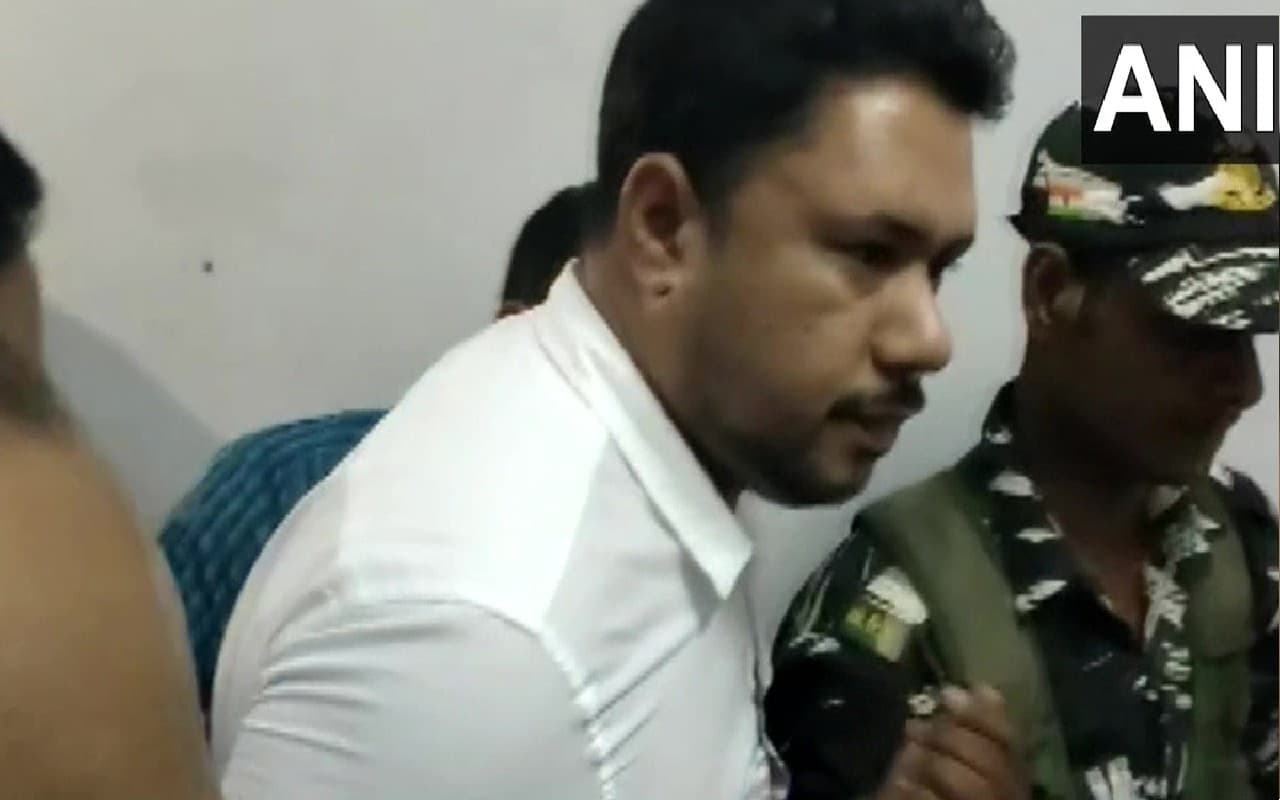 West Bengal : चिटफंड मामले में राजू साहनी के करीबी संजय सिंह को सीबीआई ने किया गिरफ्तार West Bengal : चिटफंड मामले में राजू साहनी के करीबी संजय सिंह को सीबीआई ने किया गिरफ्तार