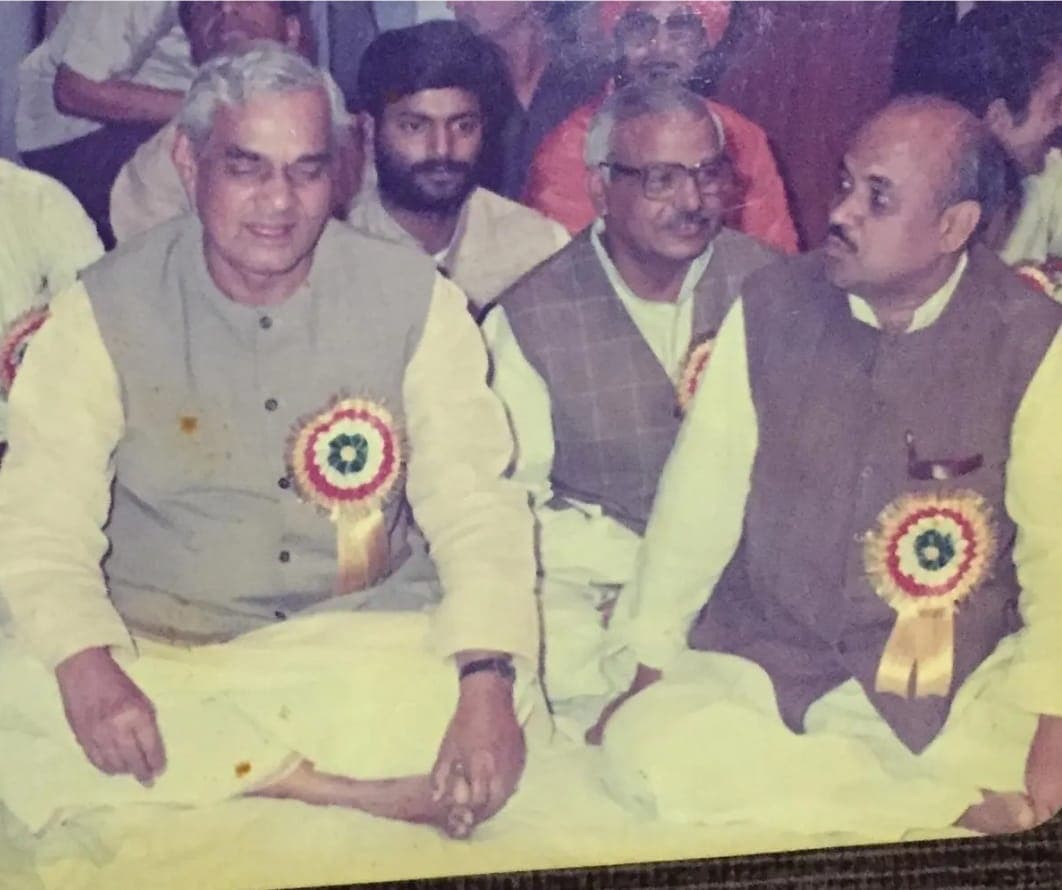 Bareilly News: राममंदिर आंदोलन से जुड़े पूर्व सांसद राजवीर सिंह का निधन, दिल्ली में ली अंतिम सांस